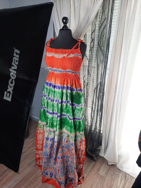 Langes Kleid im Tye-and-Dye-Stil in Indigo-Batik-Optik, mehrfarbig