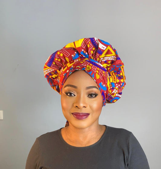 Satinhaube mit Turban im Zulu-Muster