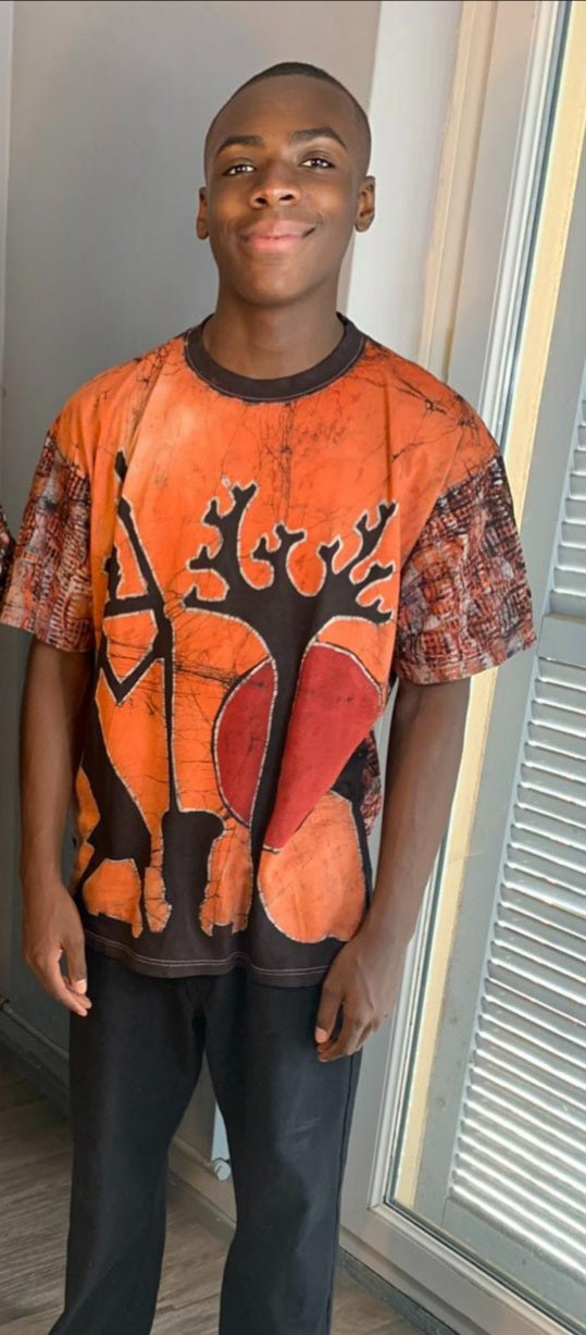 T-shirt mixte Batik a Motif Variés.