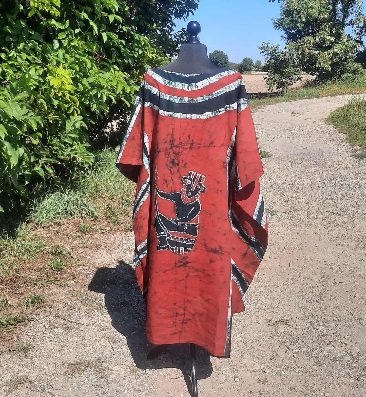 Robe Batik Noir Rouge Ty And Dye Artisanale Design Motif Guitare 100%Coton