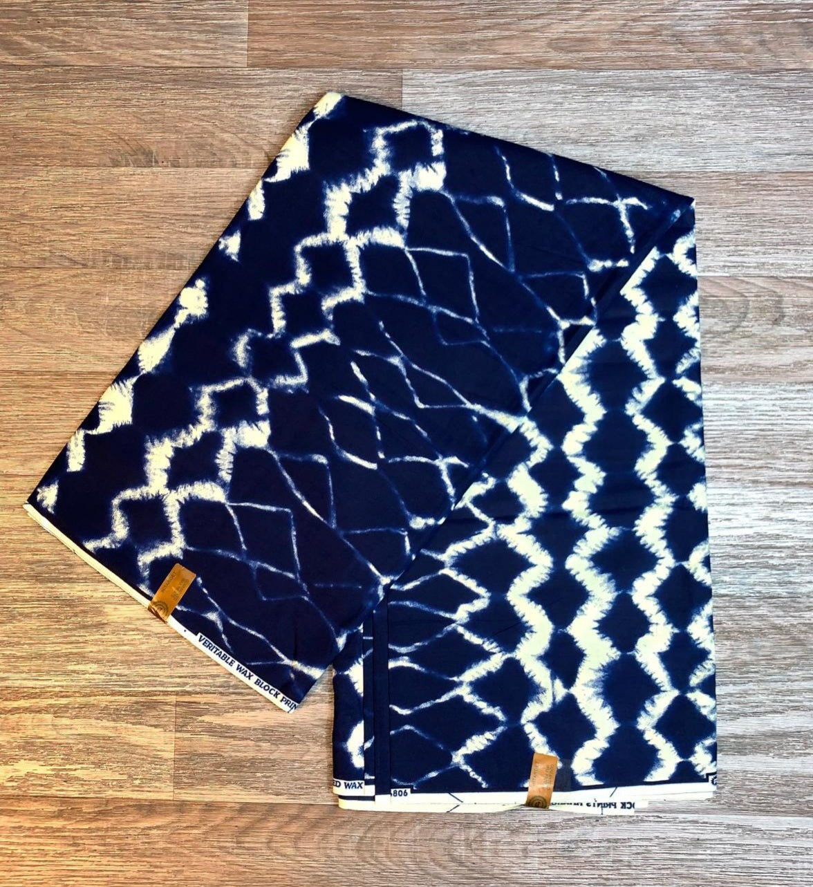 Tissus Wax Africain 100% Coton couleur Ecru bleu marine Motif: Vieux Indigo Design Yoruba, 1 et 2 yards Wax Hitarget Authentique