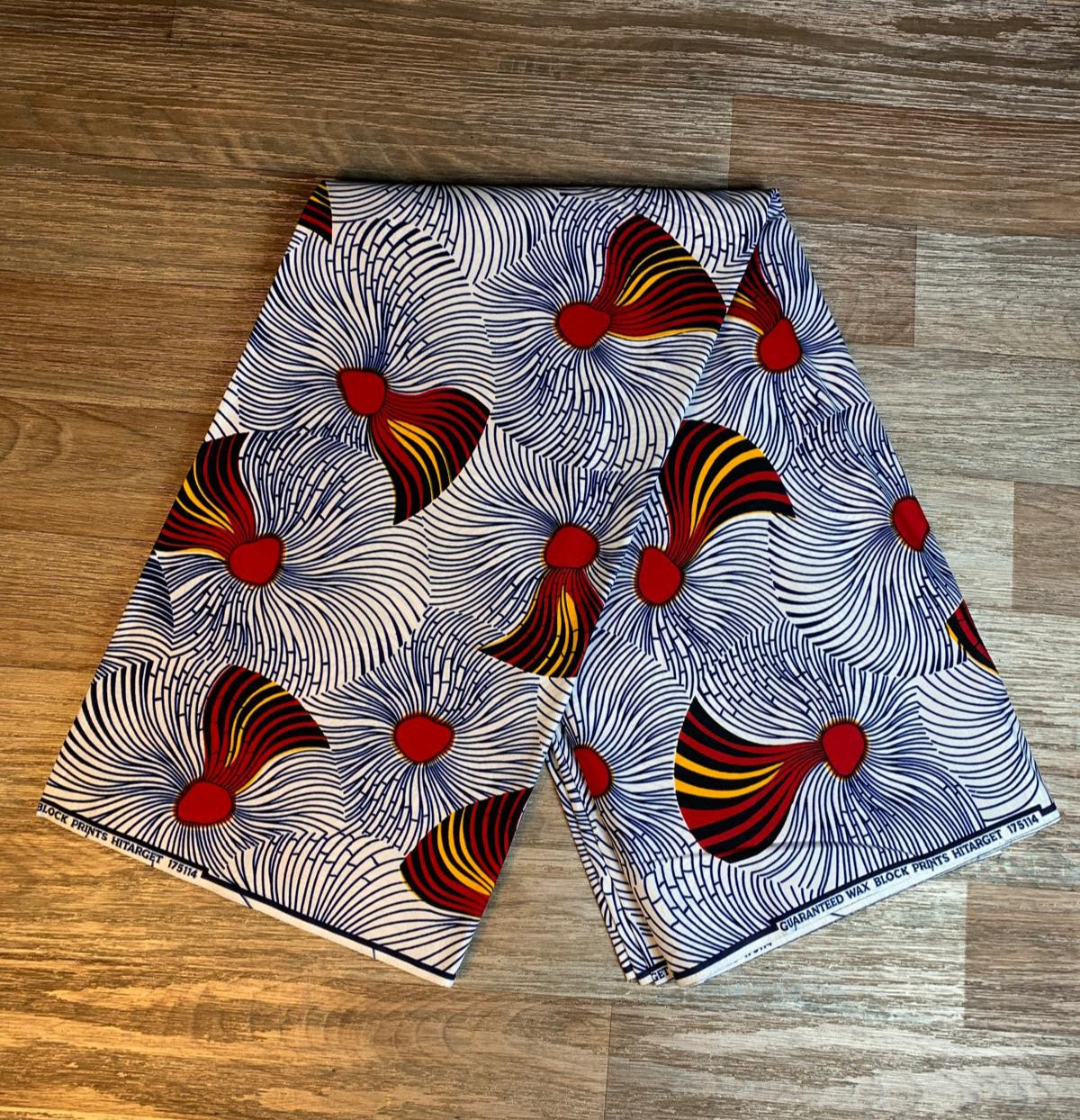 Tissus Wax Africain 100% Coton Ankara Design 1 à 6 yards Wax Hitarget Authentique motif : Balai Blanc et Rouge