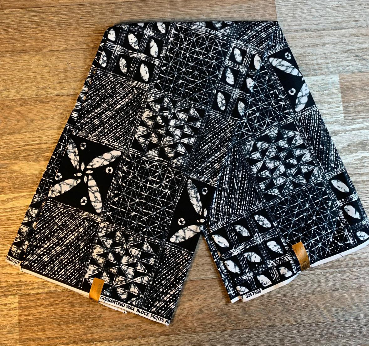 Tissus Wax Africain 100% Coton Ankara 1 à 6 yards Wax Hitarget Design Ethnique Yoruba Blanc et Noir