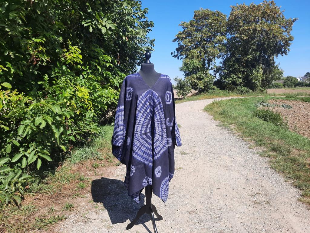 Robe en lin , batik, tye and dye, adiré, Échantillons d'un créateur. De l'art, style bohème. Robe Unique.