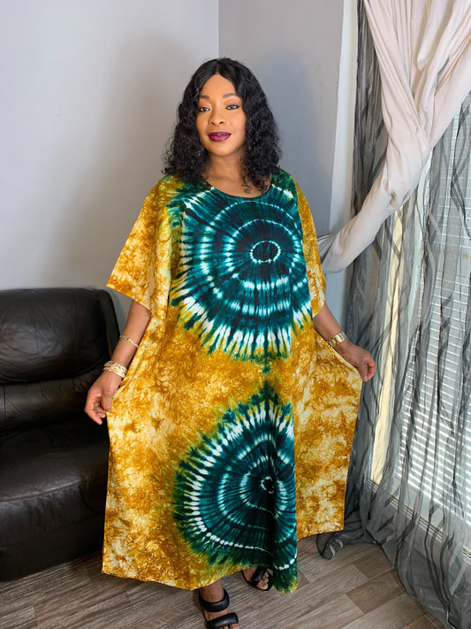 Langes Boubou-Batikkleid in Kamelgrün