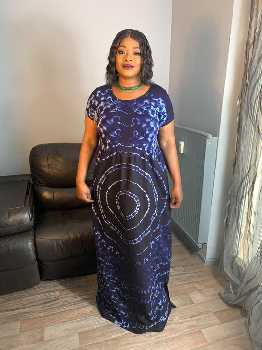 Indigoblaues Adire-T-Shirt-Kleid im Tye-and-Dye-Stil