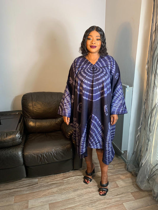 Leinen, Batik, Batik, Adiré-Kleid, Designermuster. Kunst im Bohème-Stil. Einzigartiges Kleid.