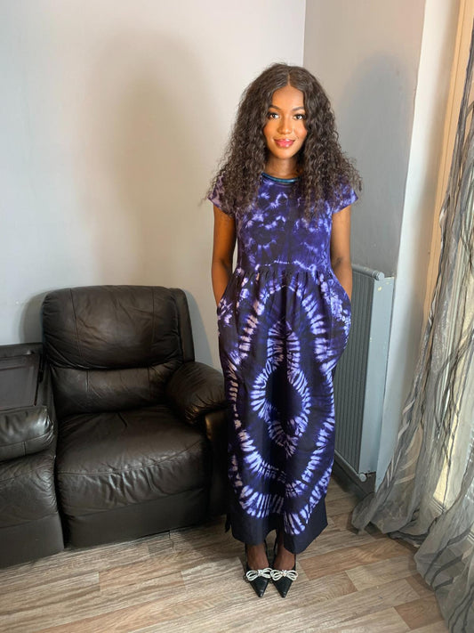 Blaues Batik-T-Shirt-Kleid Tye and Dye