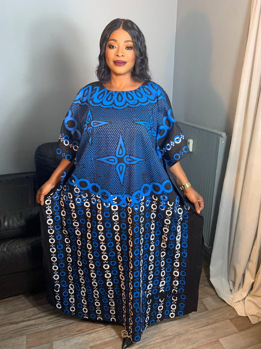 Künstlerisches langes Batikkleid in Blau und Schwarz