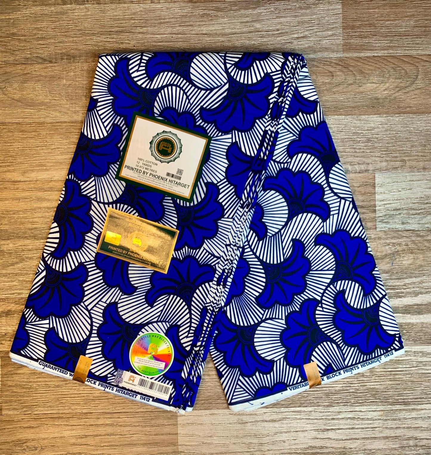 Tissus Wax Africain 100% Coton Ankara 1 yard Wax Hitarget Authentique Motif : Fleur de mariage bleu blanc et noir.