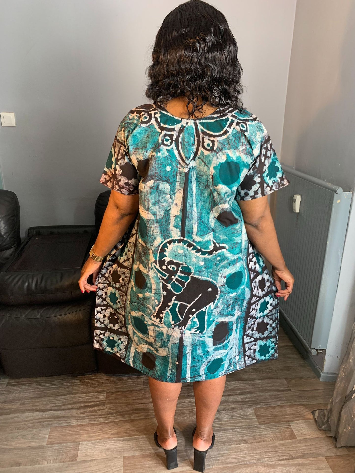 Batik-Kleid-Muster: Grüne Elefanten