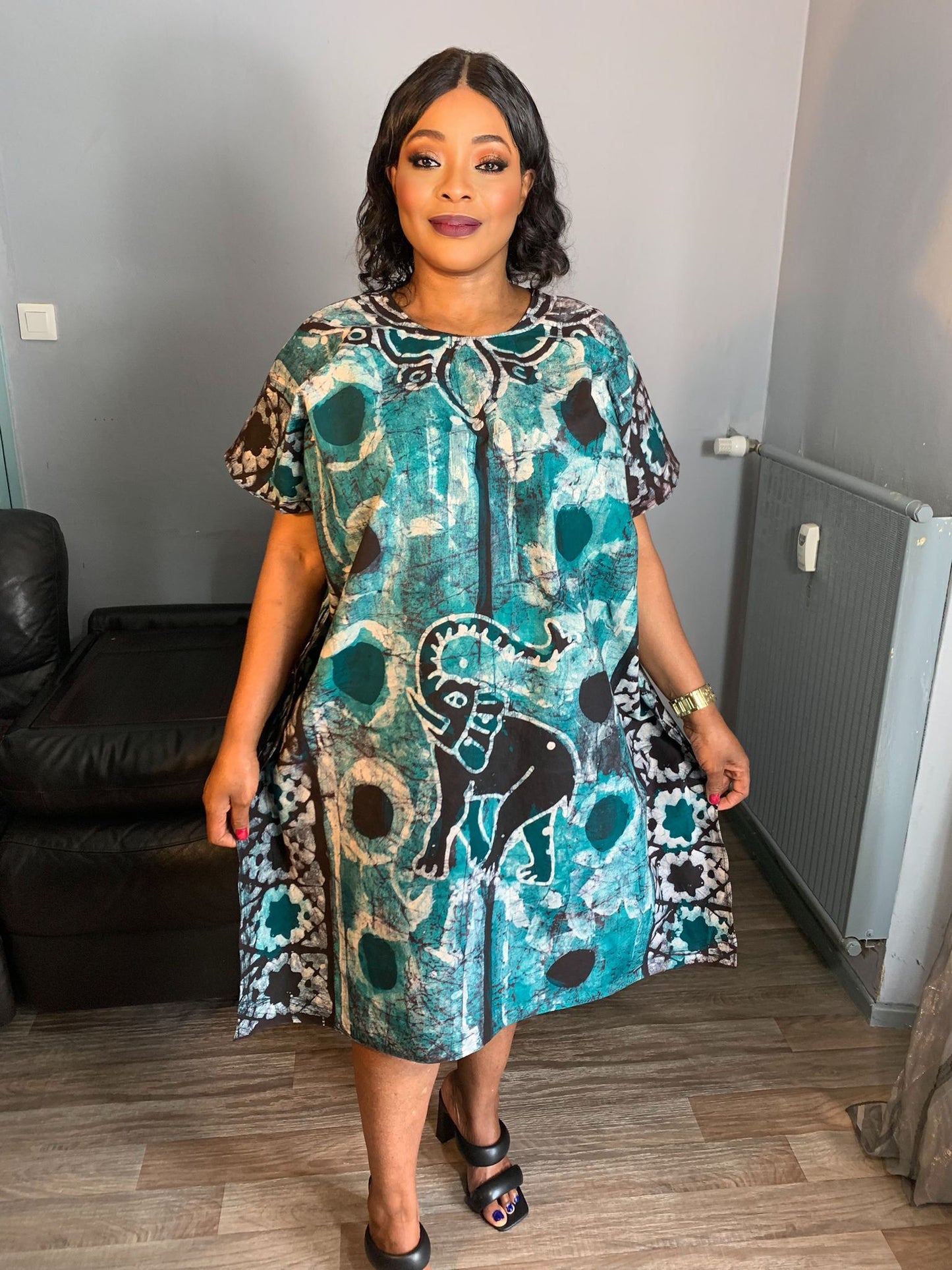 Batik-Kleid-Muster: Grüne Elefanten