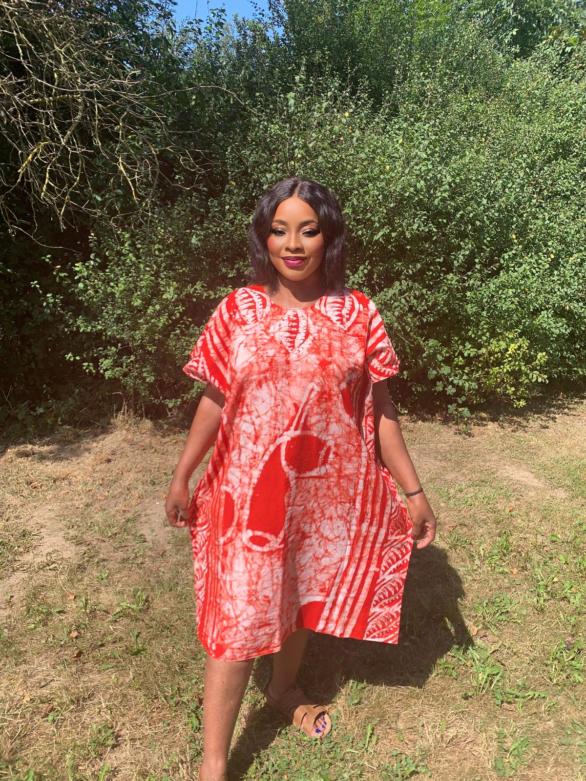 Batik-Kleid-Muster: Rote Kaffeebohnen