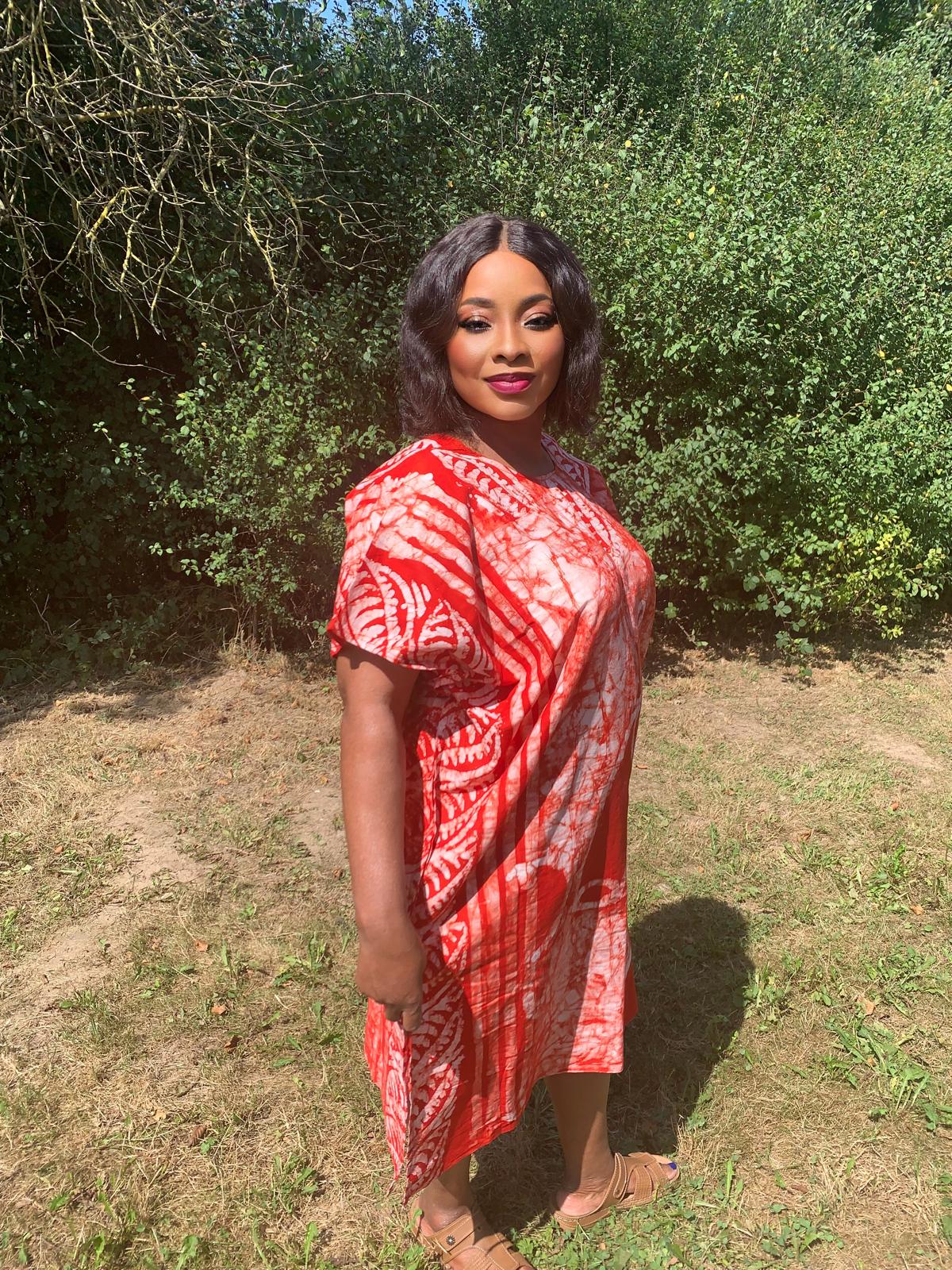 Batik-Kleid-Muster: Rote Kaffeebohnen