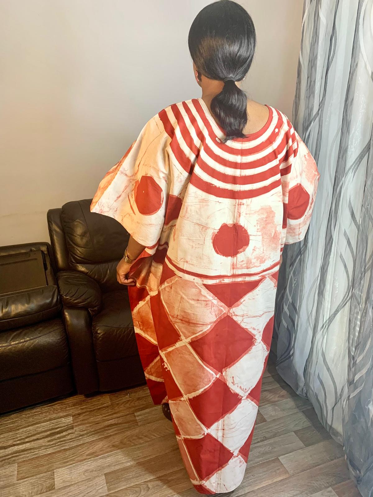 Dunkelrotes Batik-Adire-Langkleid mit Kreismuster, handgefertigt, 100 % Baumwolle
