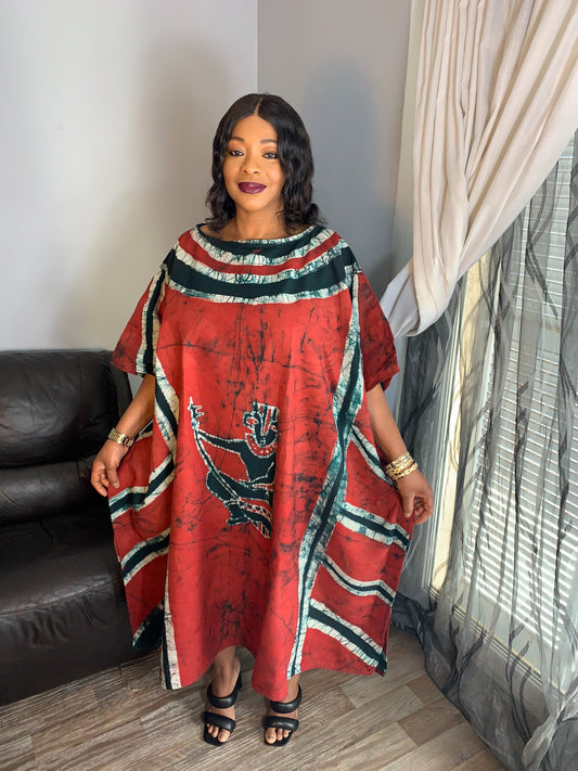 Schwarz-rotes Batikkleid mit Ty and Dye-Design und Gitarrenmuster