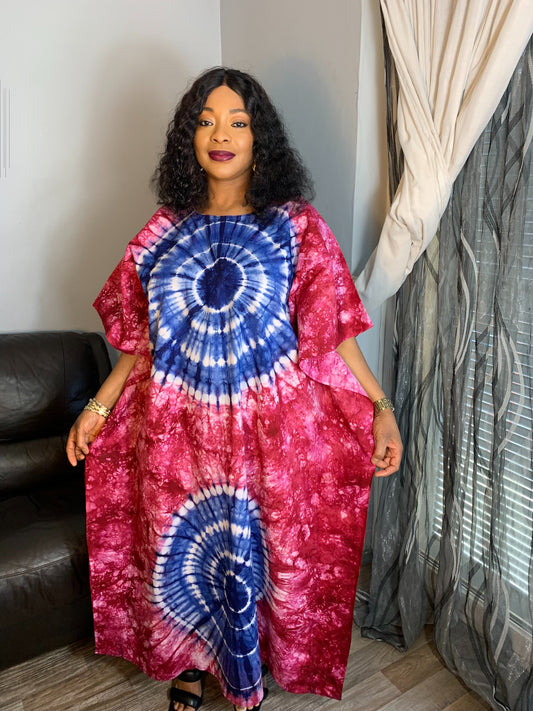 Langes rosa Batikkleid