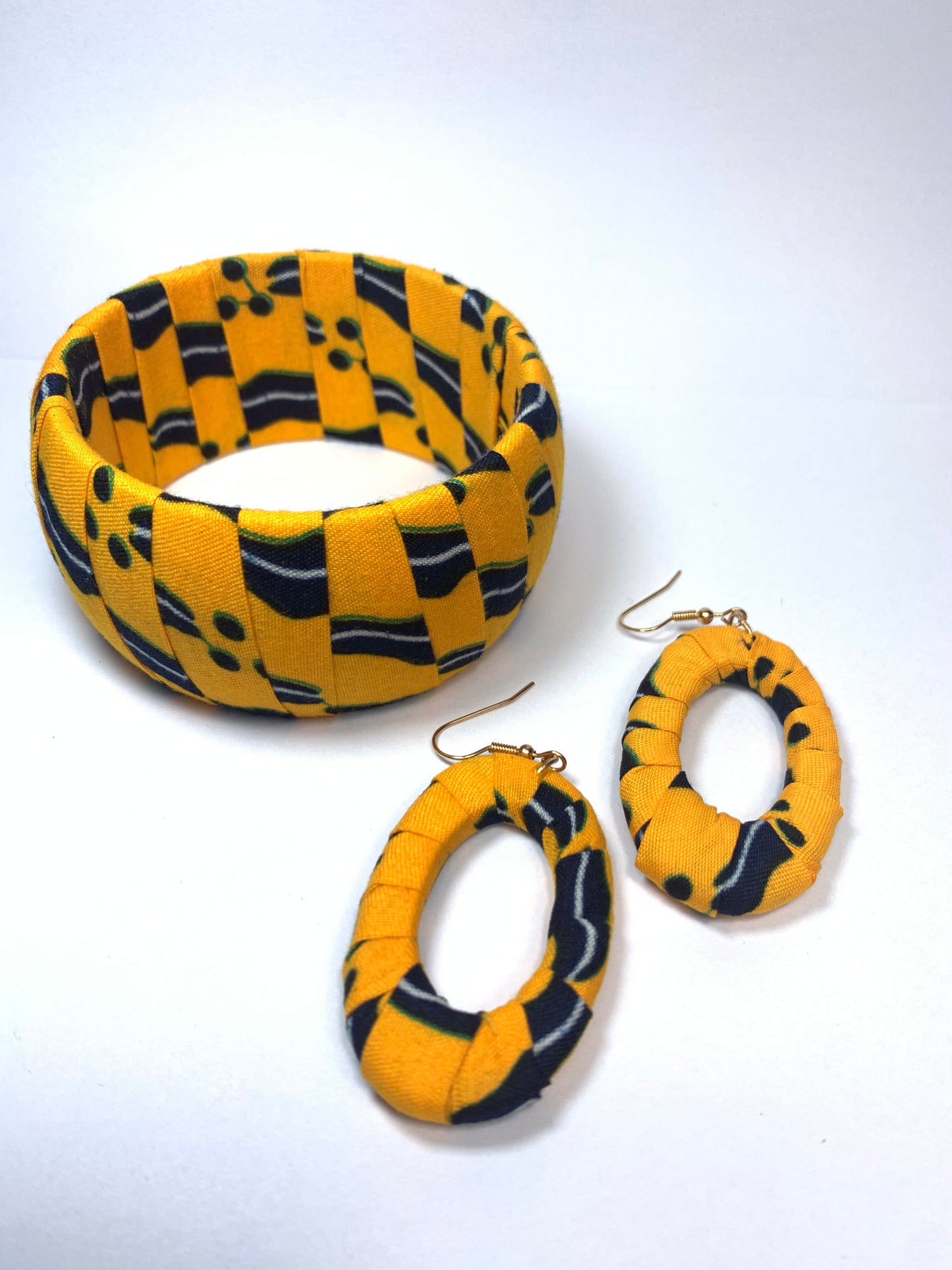 Yellow and black bracelet earrings set