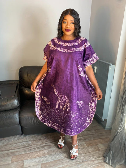 Damenkleid, Bazin, Batik, böhmischer Stil Lila. Einzigartiges und exklusives Kleid. Gemustertes Kleid, Design, Motiv: Giraffe, Art.-Nr.