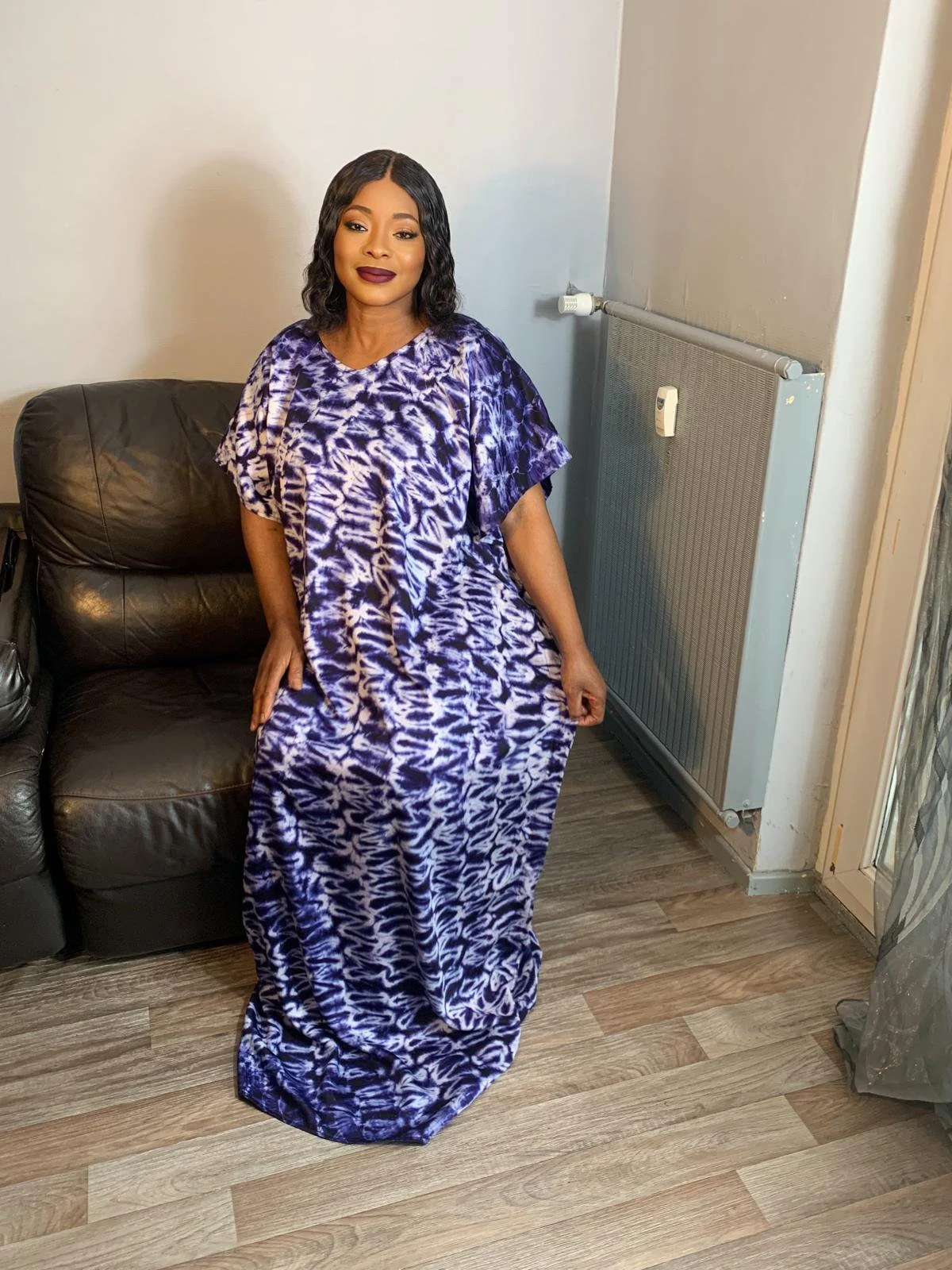 Langes Kleid aus Indigo-Kaftan-Seide in Marineblau