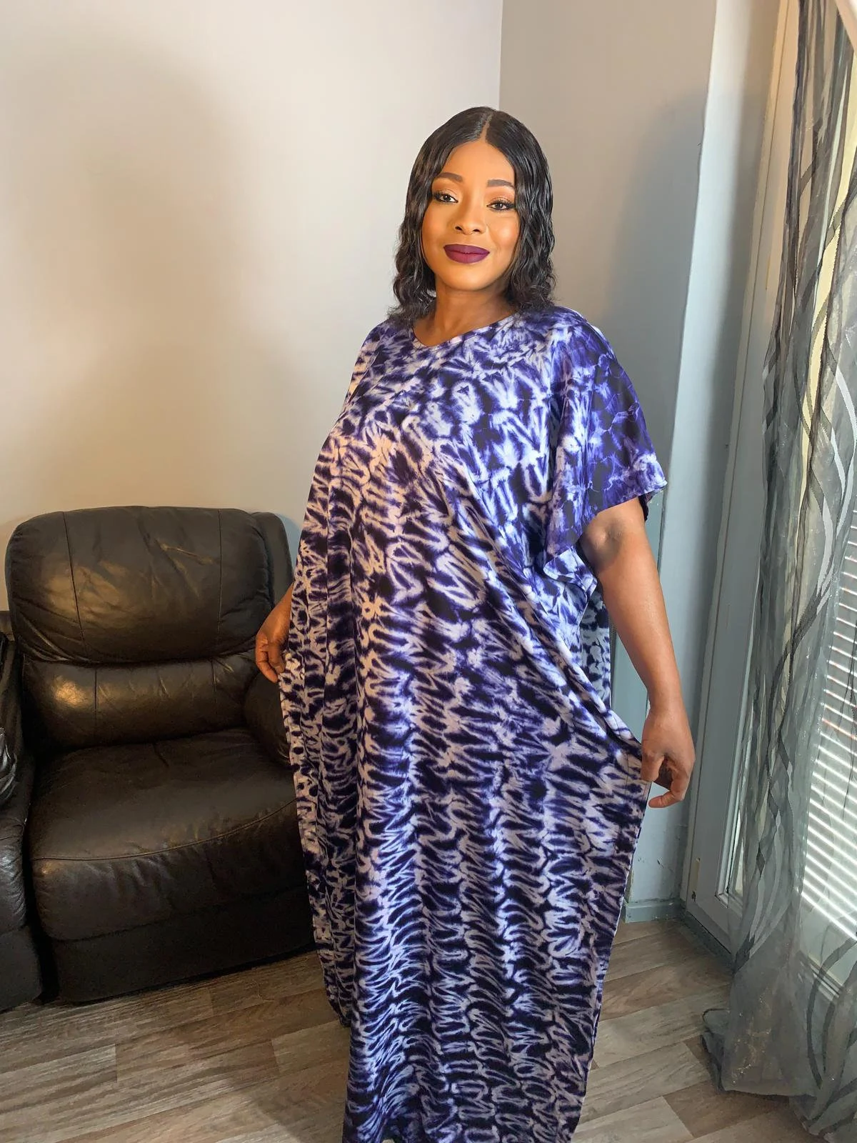 Langes Kleid aus Indigo-Kaftan-Seide in Marineblau