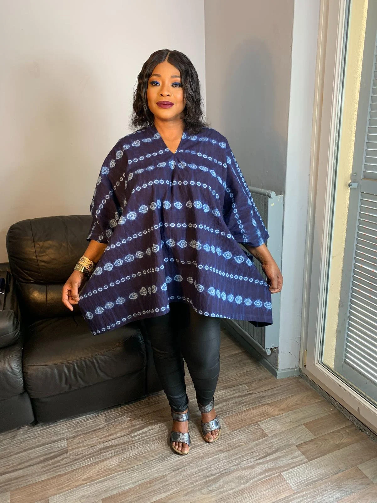 Indigo handgefärbtes Tye-and-Dye-Top, Adiré, Vintage-Bohemian-Stil