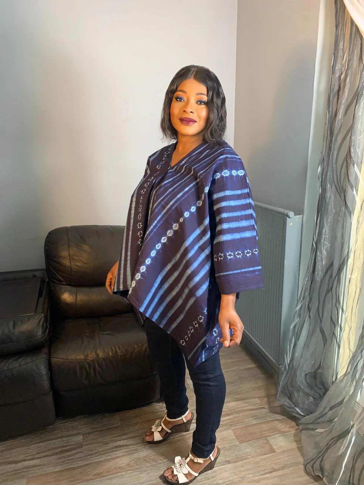 Indigo handgefärbtes Tye-and-Dye-Top, Adiré, Vintage-Bohemian-Stil