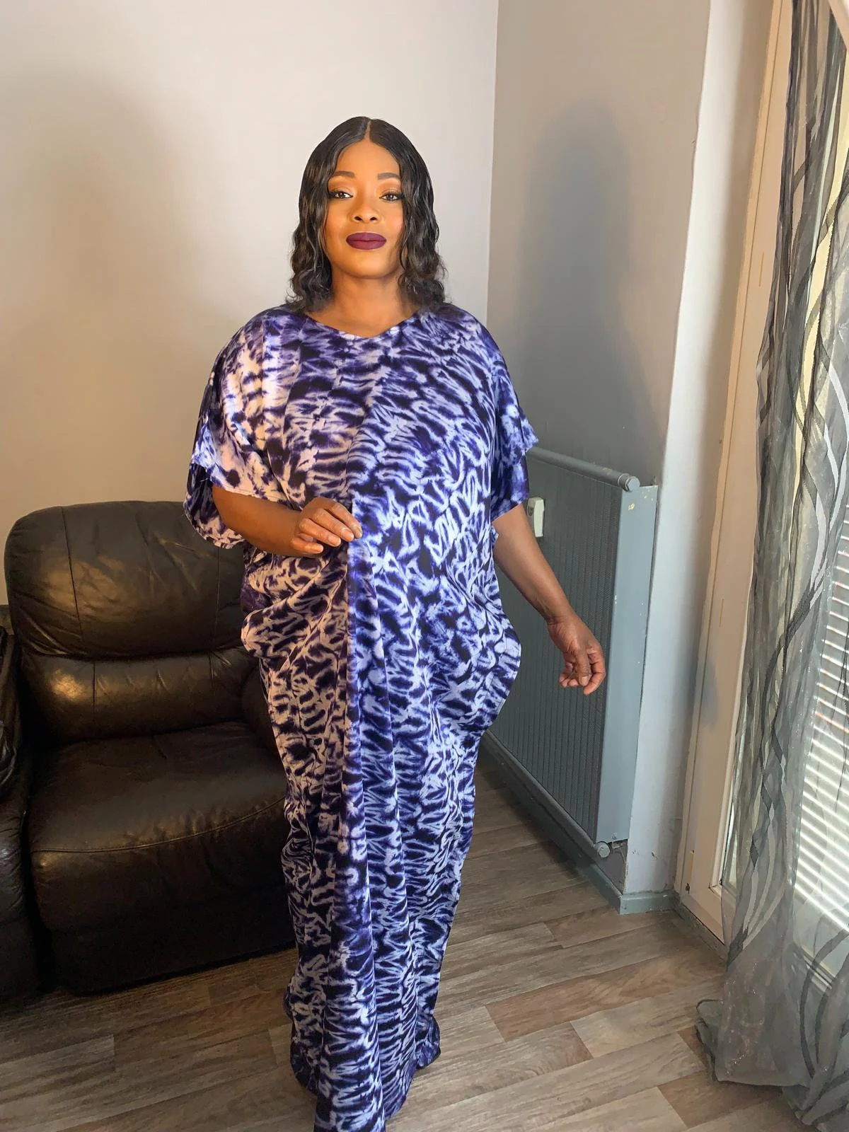 Langes Kleid aus Indigo-Kaftan-Seide in Marineblau