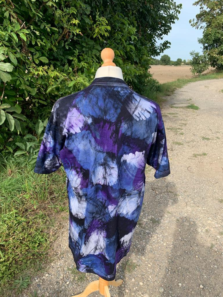 T-shirt mixte Batik a Motif Variés.
