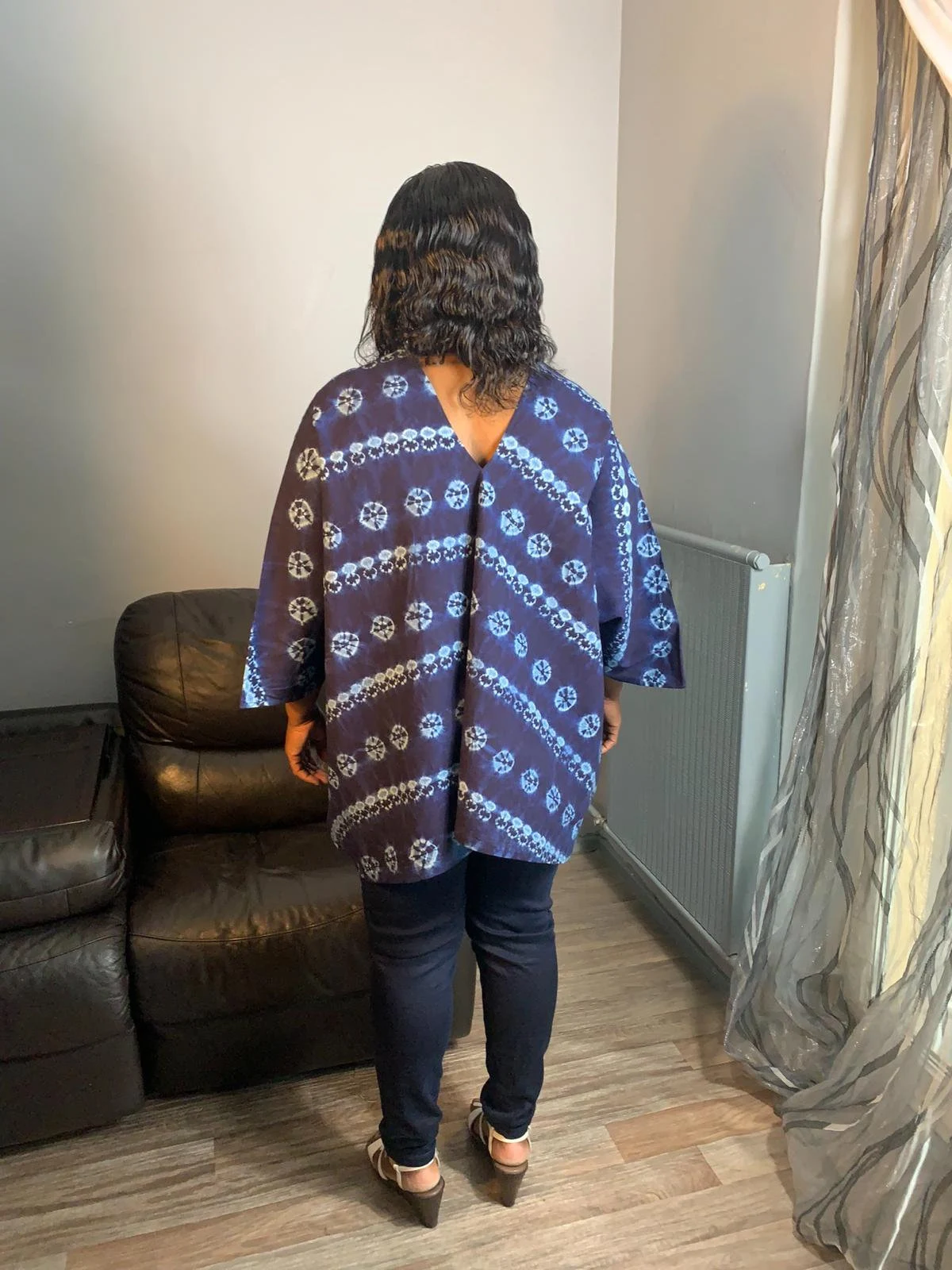 Indigo handgefärbtes Tye-and-Dye-Top, Adiré, Vintage-Bohemian-Stil