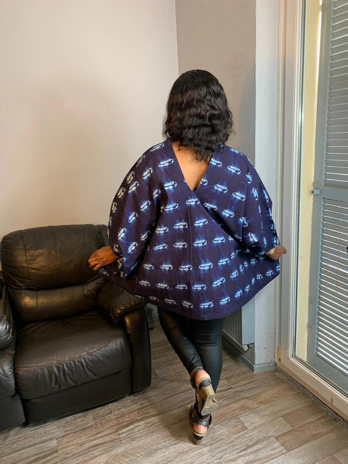 Indigo handgefärbtes Tye-and-Dye-Top, Adiré, Vintage-Bohemian-Stil