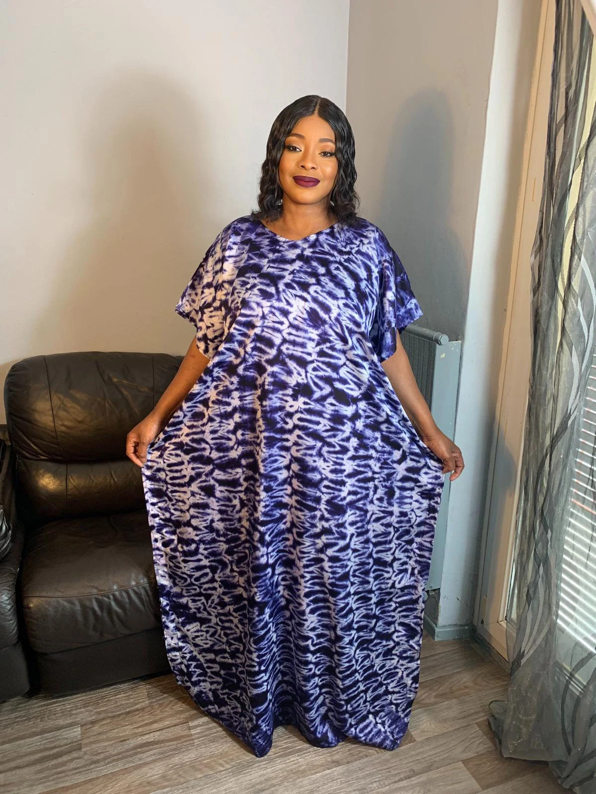 Langes Kleid aus Indigo-Kaftan-Seide in Marineblau