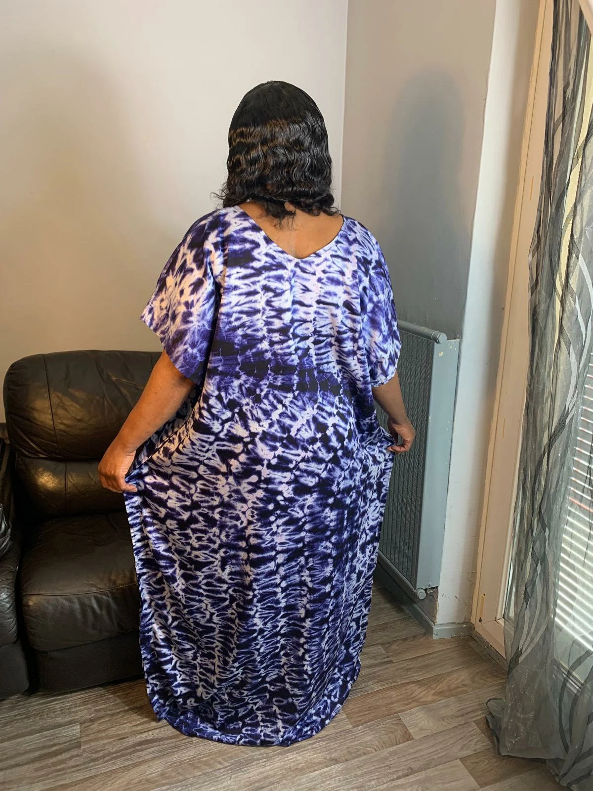 Langes Kleid aus Indigo-Kaftan-Seide in Marineblau