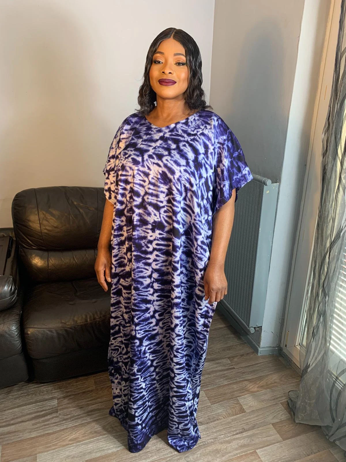 Langes Kleid aus Indigo-Kaftan-Seide in Marineblau