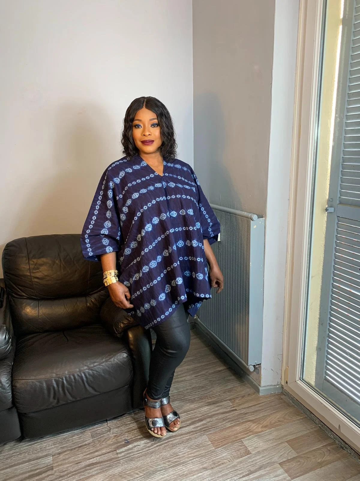 Indigo handgefärbtes Tye-and-Dye-Top, Adiré, Vintage-Bohemian-Stil