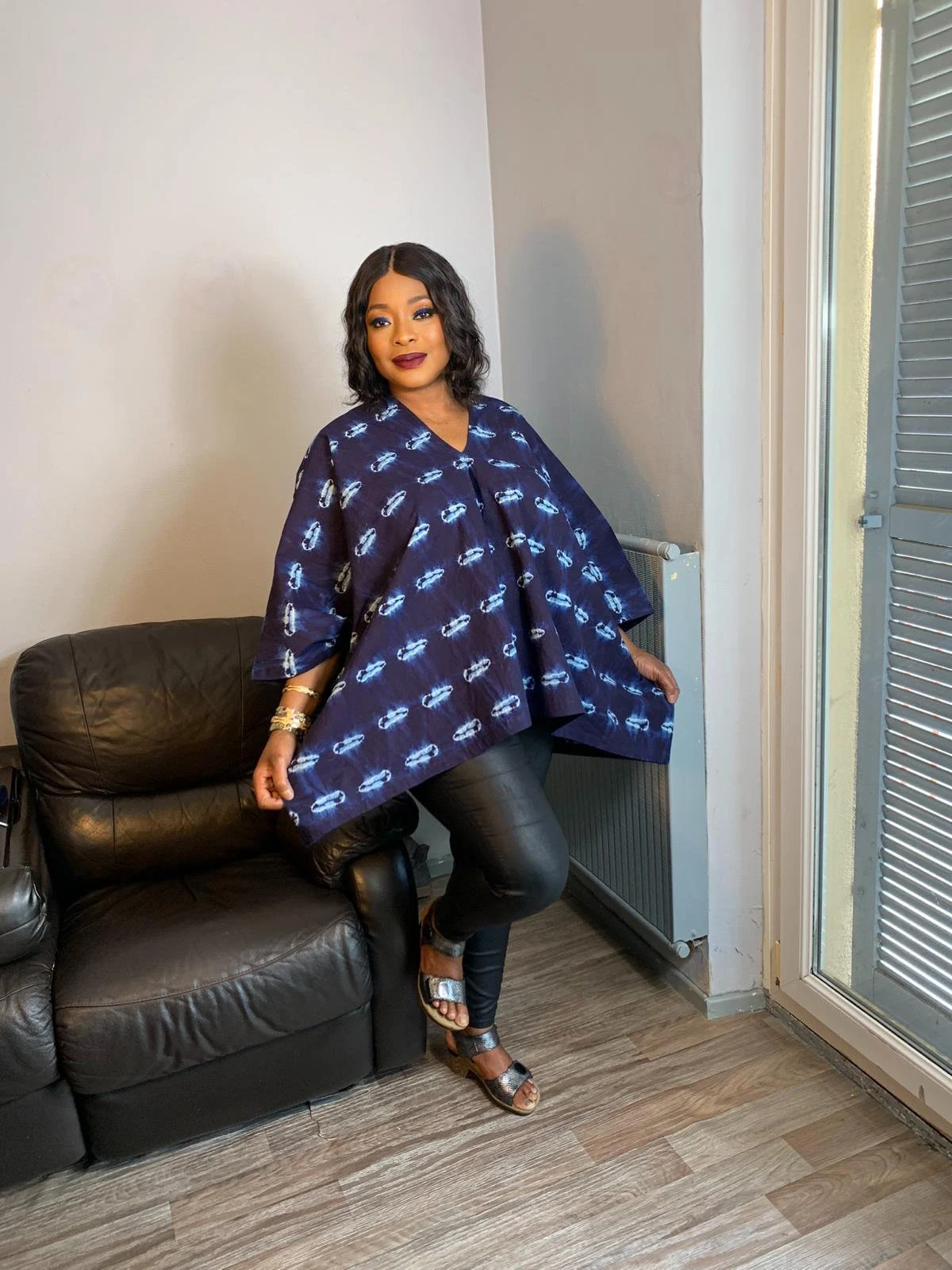 Indigo handgefärbtes Tye-and-Dye-Top, Adiré, Vintage-Bohemian-Stil