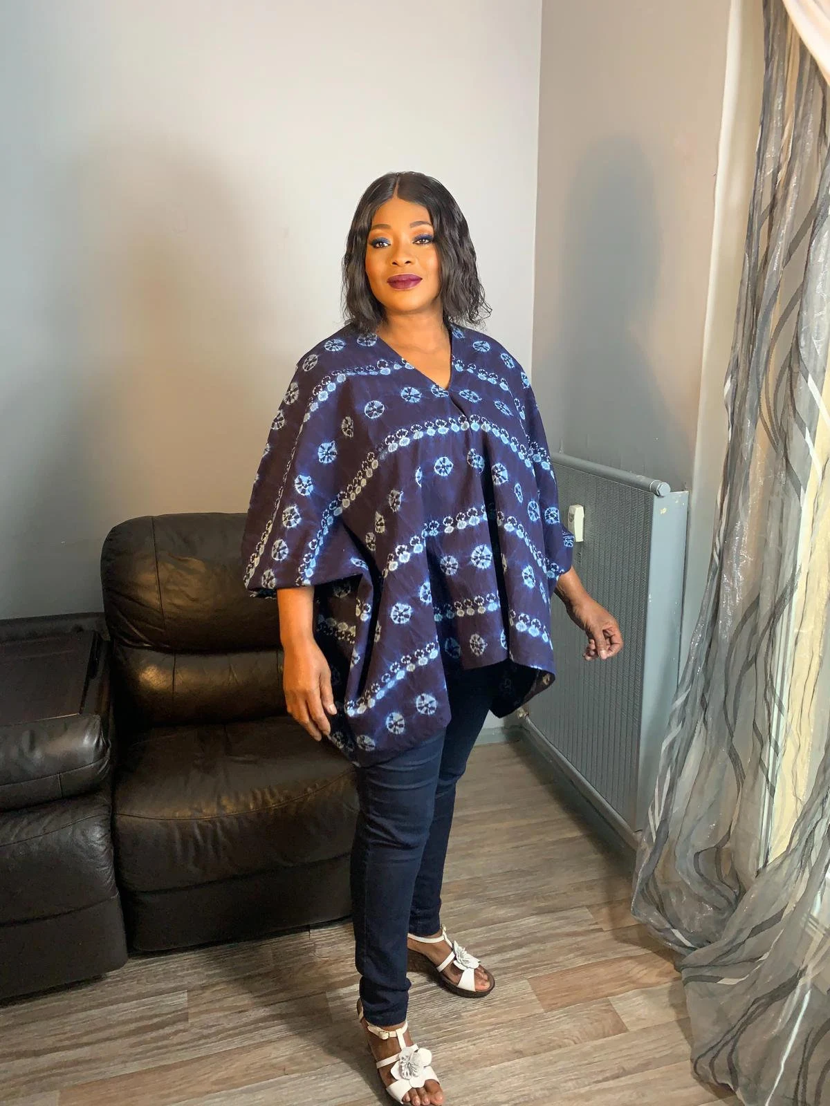 Indigo handgefärbtes Tye-and-Dye-Top, Adiré, Vintage-Bohemian-Stil