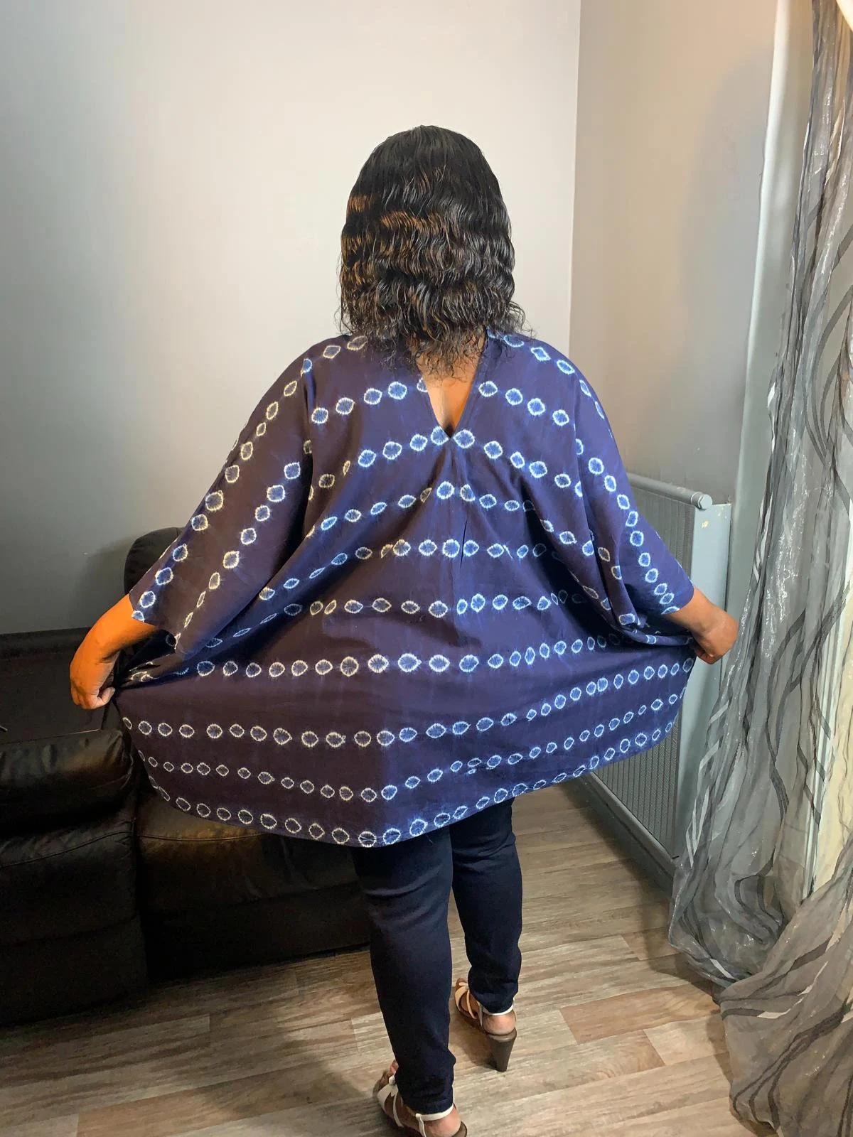 Indigo handgefärbtes Tye-and-Dye-Top, Adiré, Vintage-Bohemian-Stil