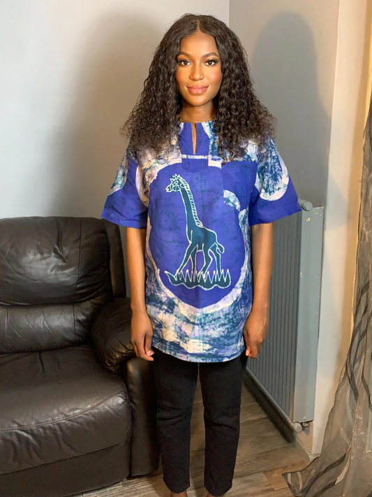 Gemischtes Batik-Shirt mit Safari-Tiermuster aus Baumwolle – blau-grünes Giraffen-Design
