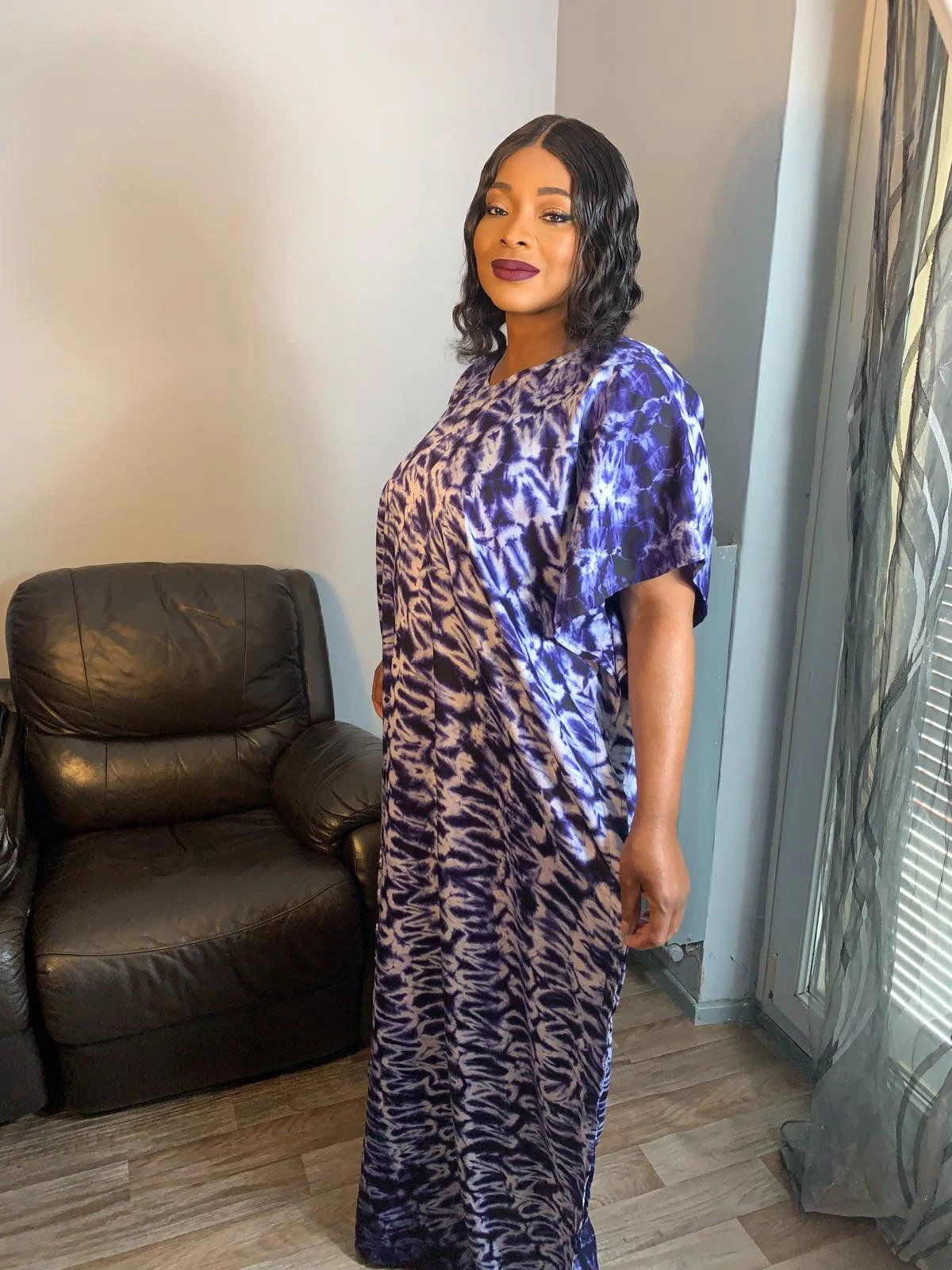 Langes Kleid aus Indigo-Kaftan-Seide in Marineblau