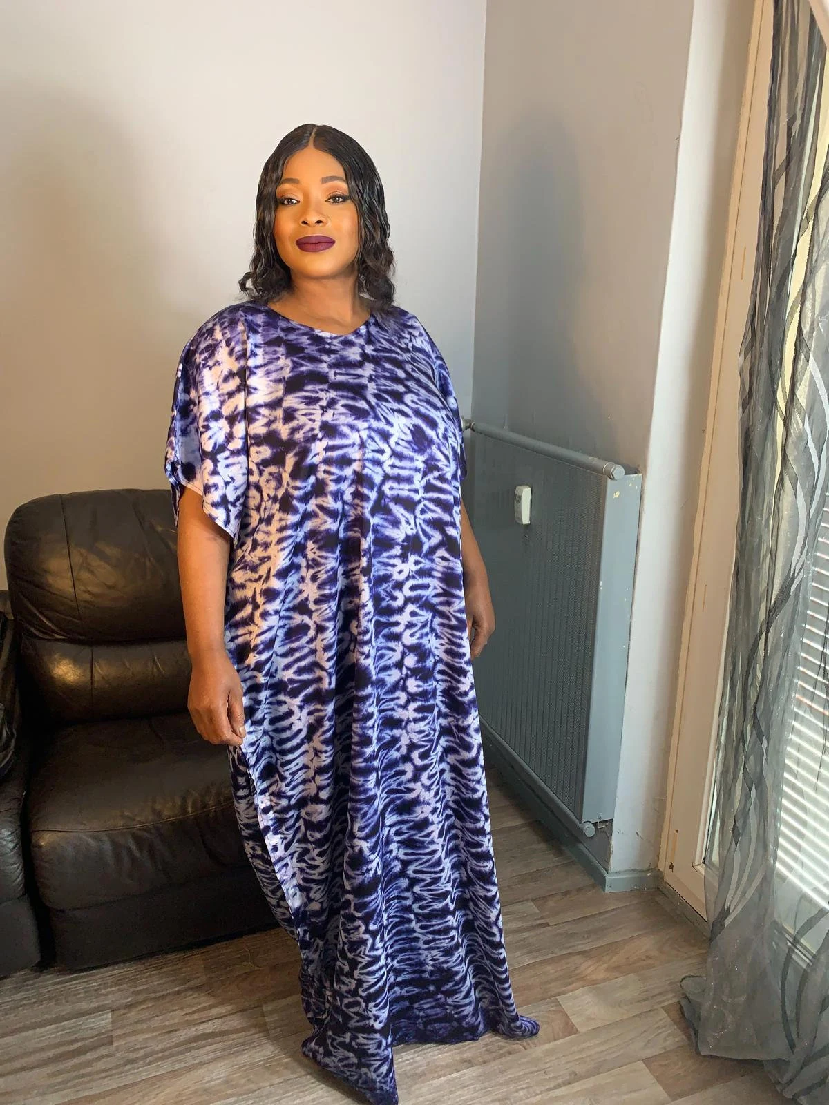 Langes Kleid aus Indigo-Kaftan-Seide in Marineblau