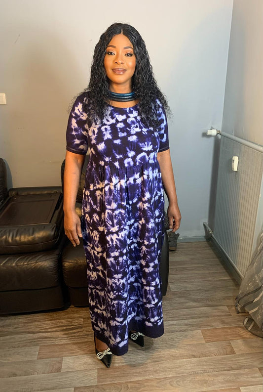 Indigoblaues T-Shirt-Kleid, Batikmuster, sehr weiche Baumwolle.