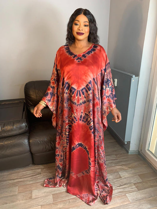 Adiré Seiden-Boubou-Kaftan Burgunderrot Schwarz – Langes Kleid aus Batik-Seide Adire Seiden-Batik