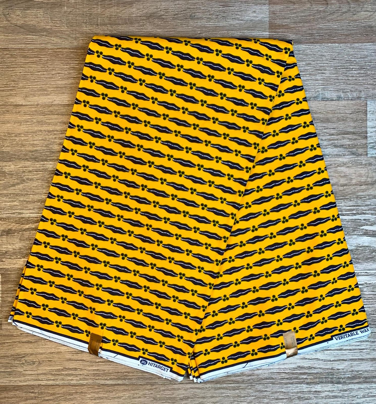 Tissus Wax Africain 100% Coton Ankara 6 yard  et 12 yards Wax Hitarget Authentique Motif : Mon mari est capable jaune et noir.