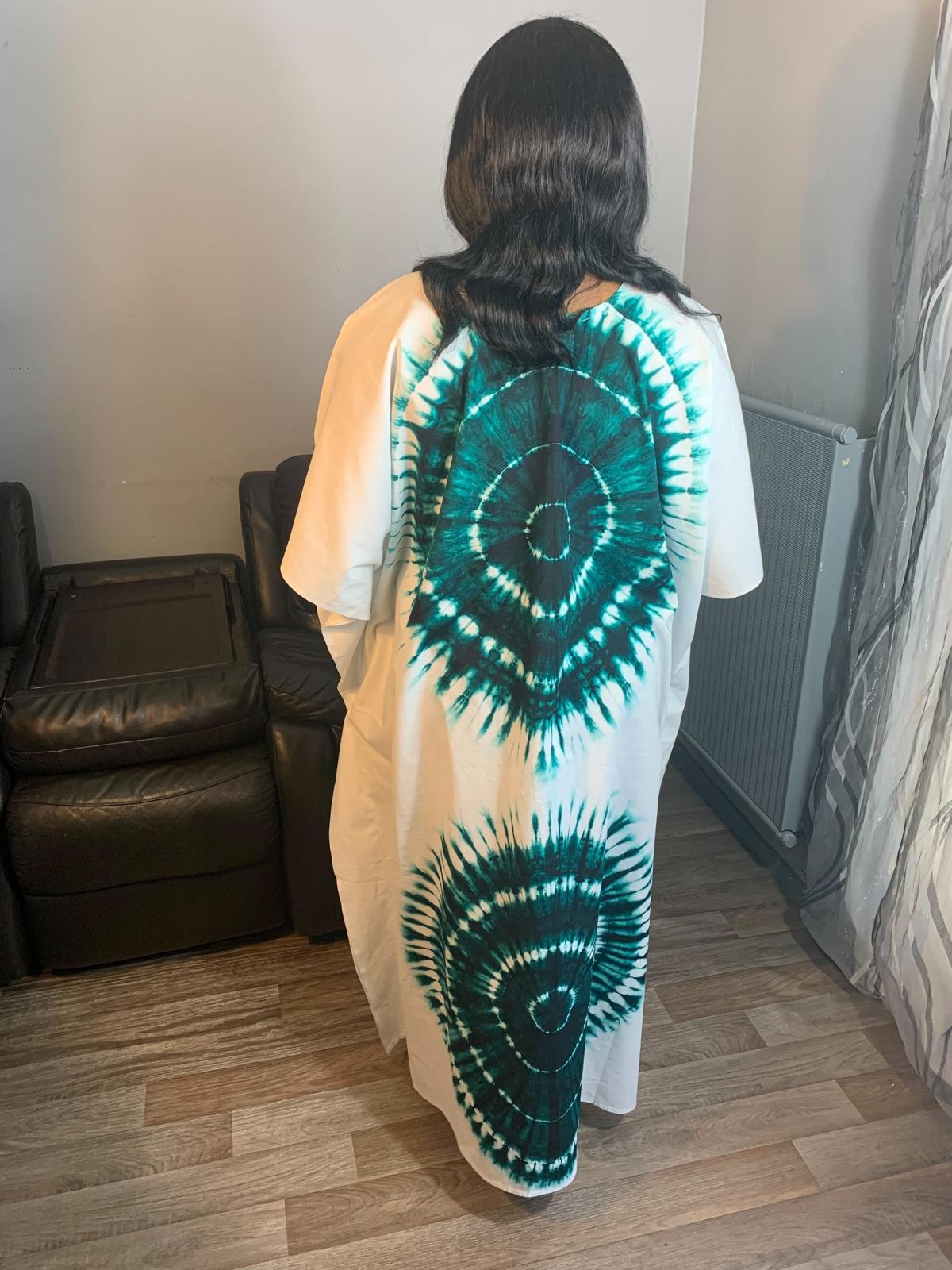 Langes Batik-Scheibenkleid, 100 % Batik-Baumwolle.