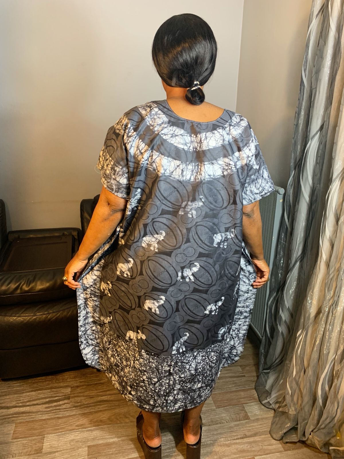 Robe Bazin Batik Style Bohème Robe à Motifs. Gris Foncé Motifs : Éléphants