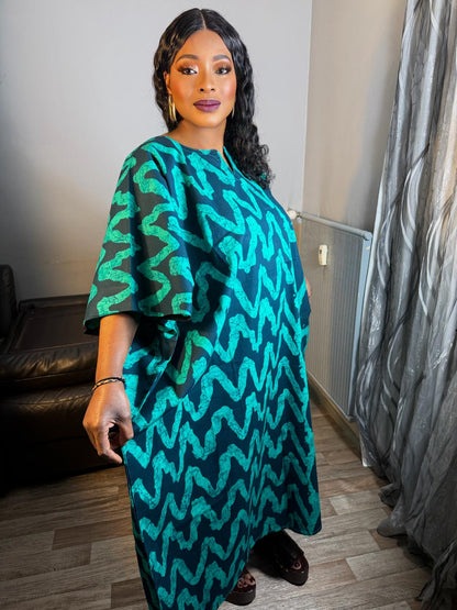 Robe en Wax Africain Verte Col V 100 % Coton – Robe Africaine Chic et Élégante à Motifs