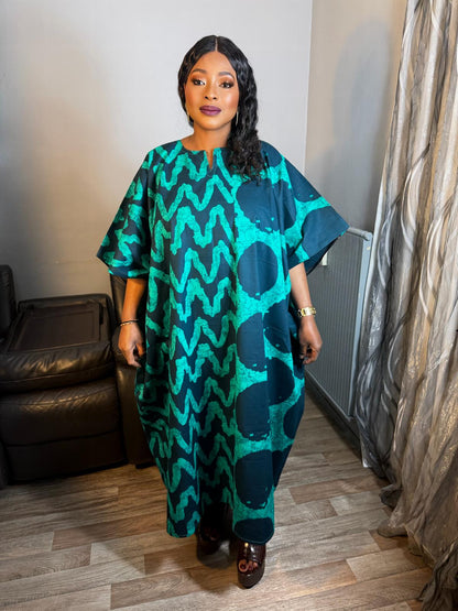 Robe en Wax Africain Verte Col V 100 % Coton – Robe Africaine Chic et Élégante à Motifs