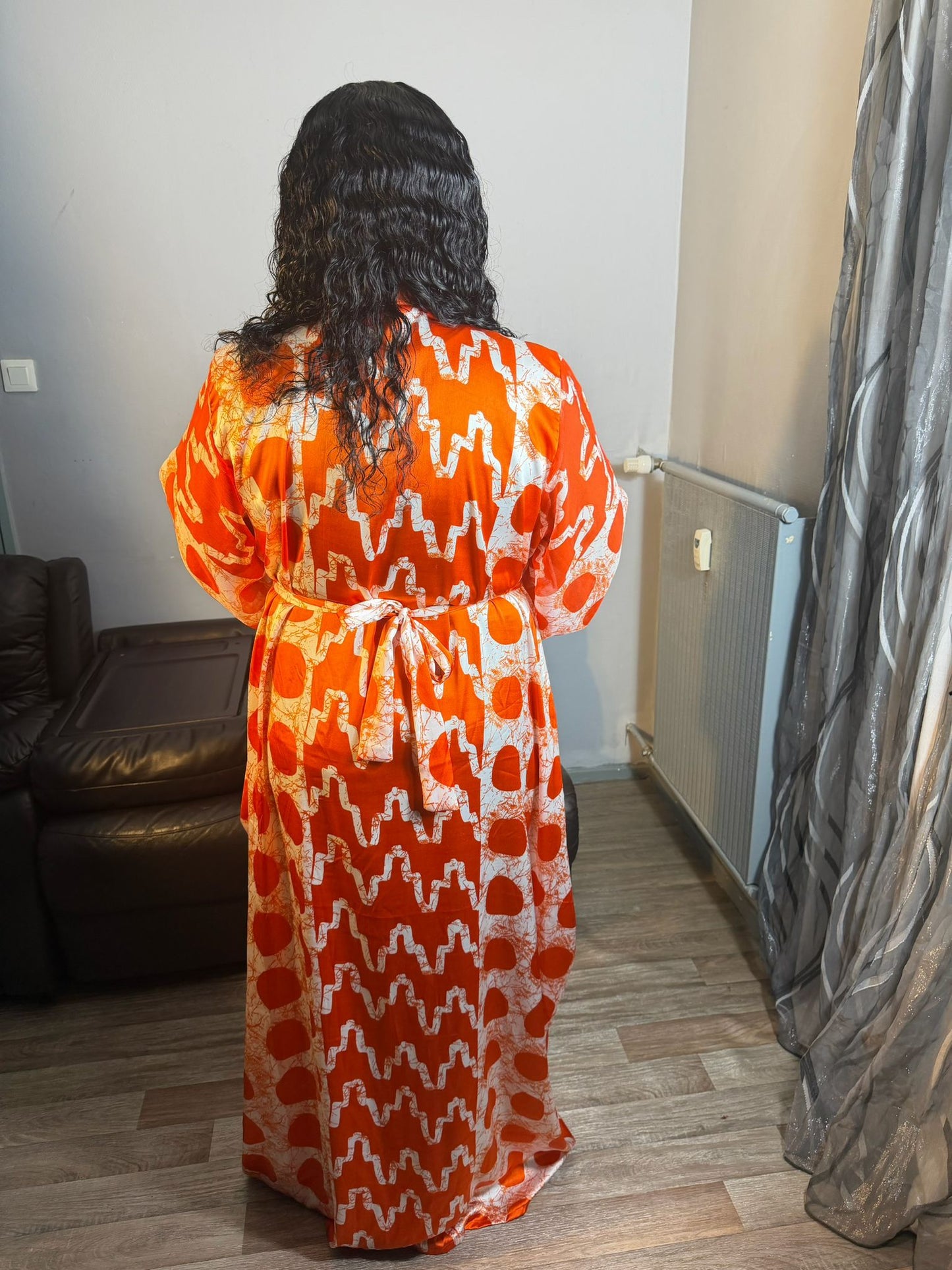 Robe longue en soie orange royal avec manches en mousseline – Élégance fluide et raffiné Silk