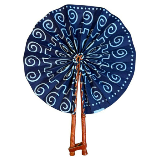 Wachsfächermuster: Blau-weiße Hochzeitsblume
